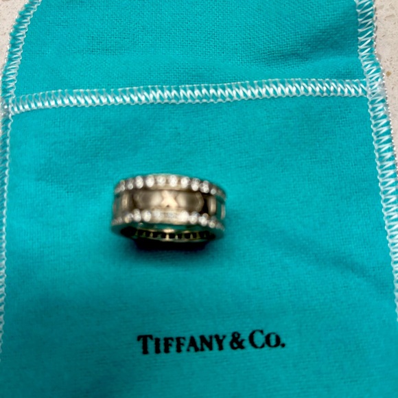 Gently WornTIFFANY & Co. 18K White Gold Full Circle
Diamond Atlas Ring Size 7.5. - Picture 5 of 6